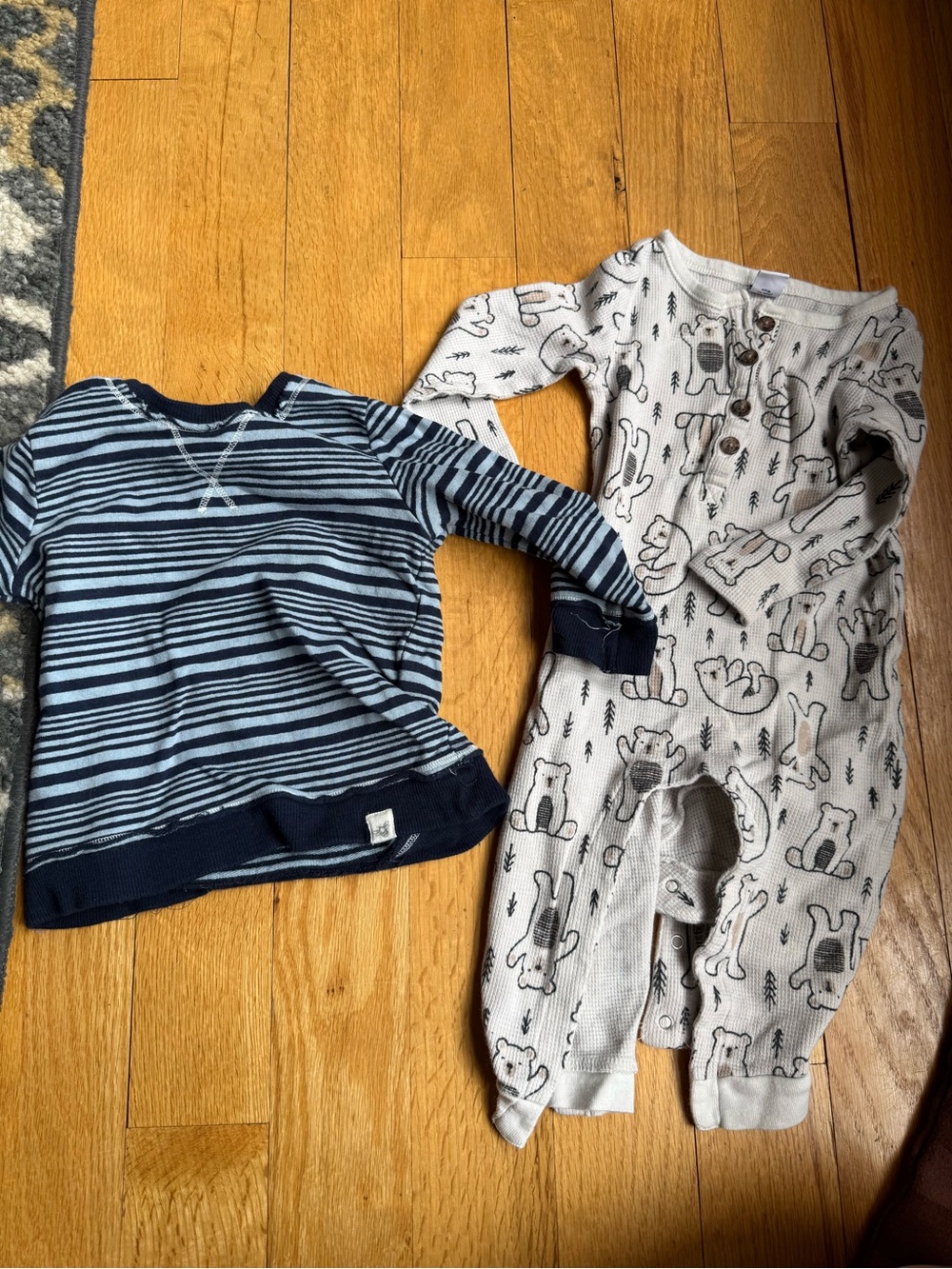 Burt's Bees Navy & Light Blue Striped Top &Old navy Cream Bear-Print Romper